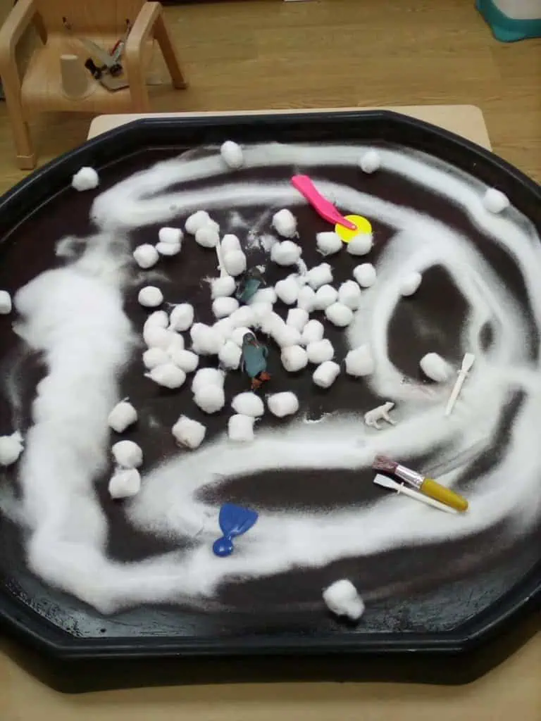 Snow themed messy play Snow themed messy play